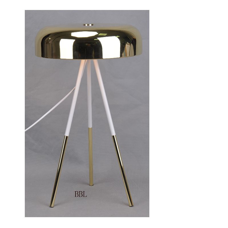 Lampe de table tripode avec abat-jour en métal