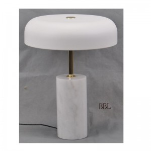 Lampe à poser à LED avec base en marbre et abat-jour en métal