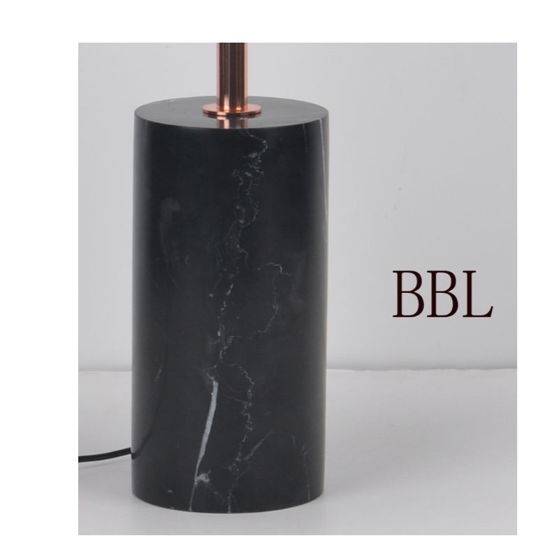 Lampe à poser LED avec base en marbre noir et abat-jour en métal